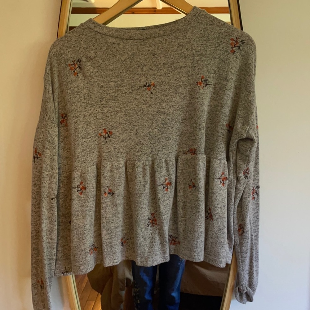 Light gray long sleeve shirt with small flowers